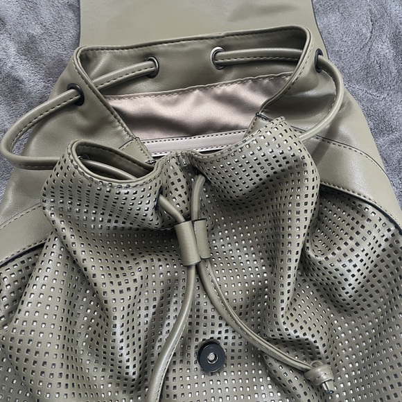 Green Draw String Leather backpack - Picture 4 of 10